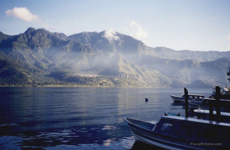 Lago de Atitlán lake boat San Pedro
